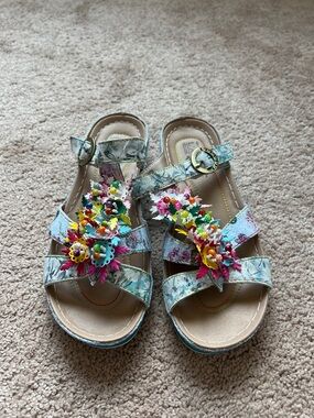 NWOT L'Artiste Charleen Spring Step Multicolor Leather Floral Slide Sandals